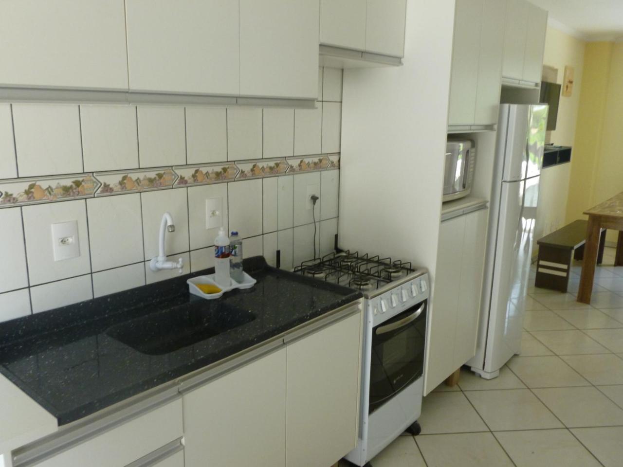 Apartamento 12 - Bombinhas - 200 Metros Da Praia Exterior foto